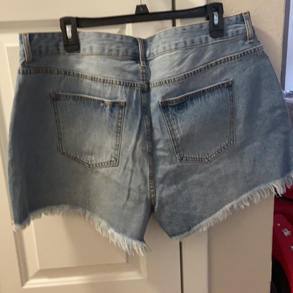 Jean shorts never worn - Picture 2 of 2